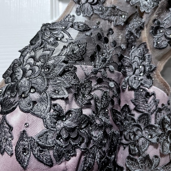 NWT La Femme - 21683 Lace Embellished Cocktail Dress size
8 / Champagne/Gray - Picture 5 of 11